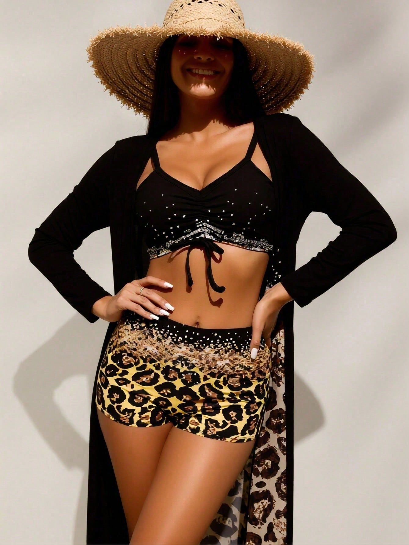 Shorts - Top de bikini negro con pedrería